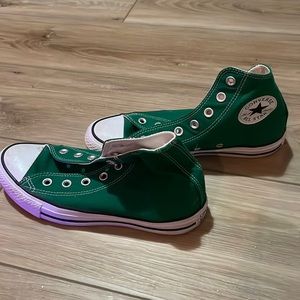 green women’s converse size 7
